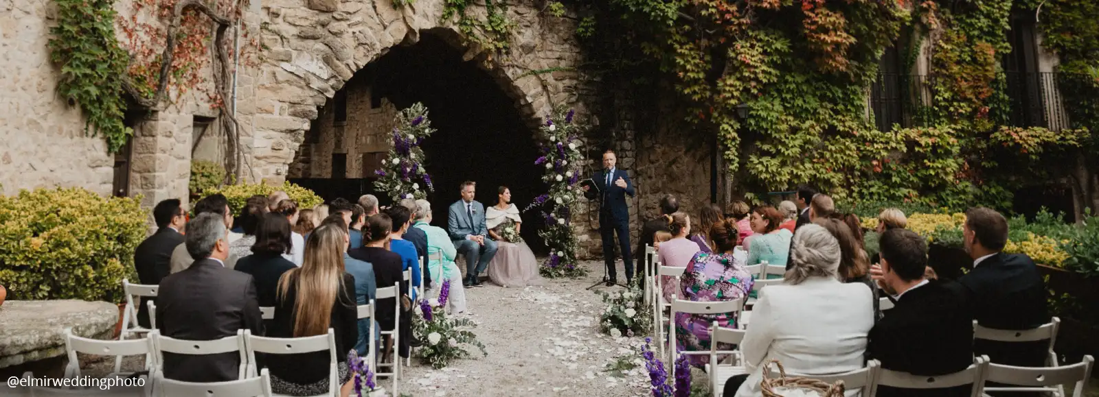 German french couple enjoying their Bilingual Wedding ceremony Barcelona, officiated by wedding celebrant The Wedding Man<br />
