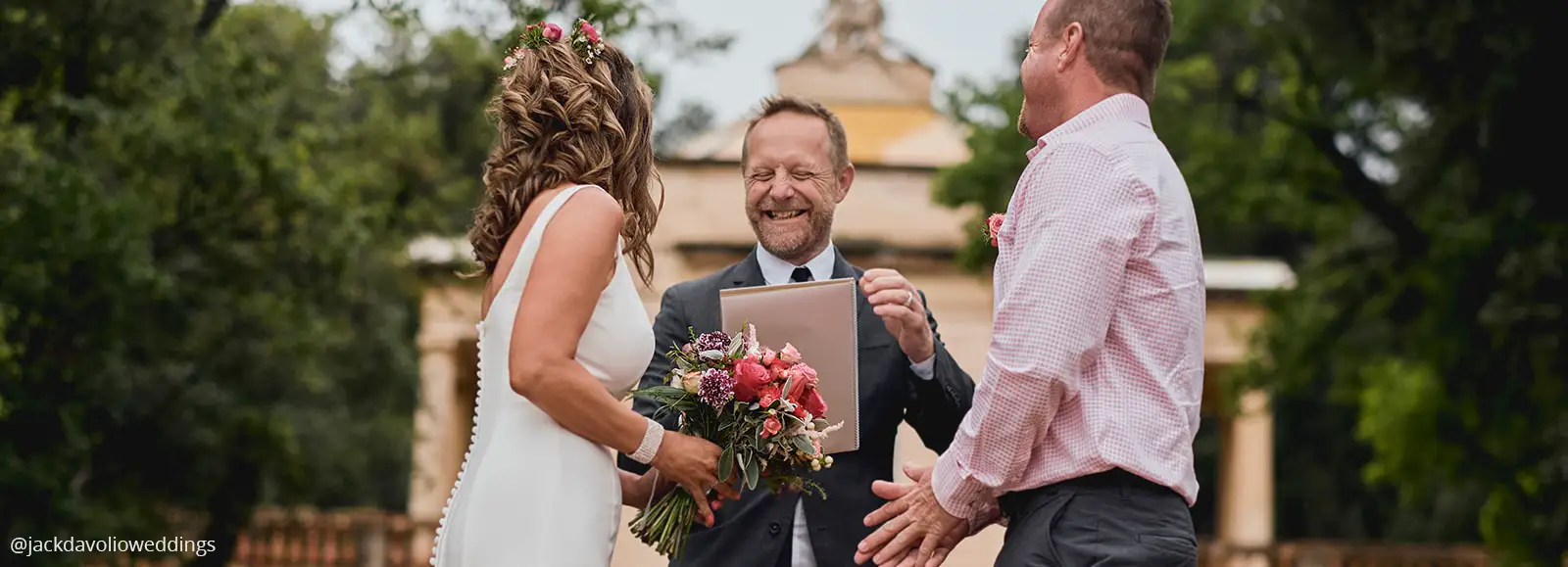 Vow Renewal officiant Barcelona officiating a ceremony in Laberinth Park barcelona
